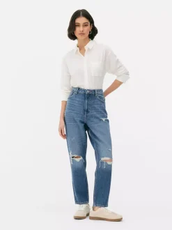 Jeansy typu mom z rozdarciami