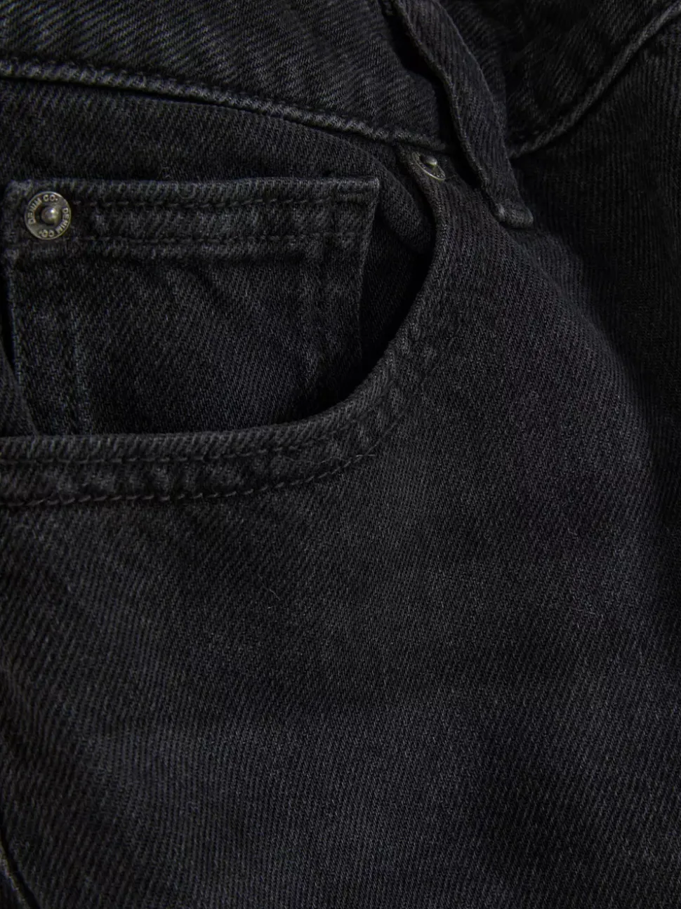 Jeansy z prostą nogawką o kroju slim I standard