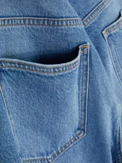 Jeansy z prostą nogawką o kroju slim I standard