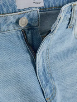 Jeansy z prostą nogawką o kroju slim I standard