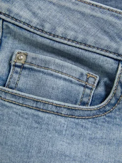 Jeansy z rozszerzanymi nogawkami