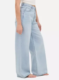 Jeansy z szerokimi nogawkami