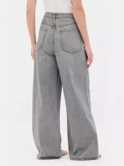 Jeansy z szerokimi nogawkami