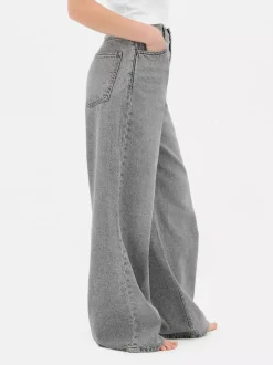 Jeansy z szerokimi nogawkami