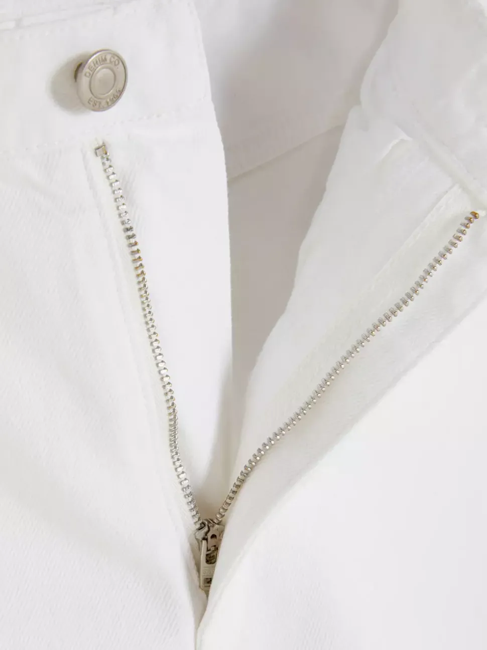 Jeansy z szerokimi nogawkami