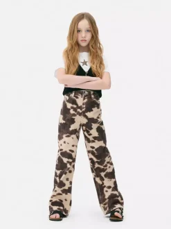 Jeansy z szerokimi nogawkami w krowie łaty