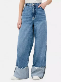 Jeansy z szerokimi podwijanymi nogawkami