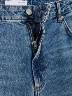 Jeansy z szerokimi podwijanymi nogawkami