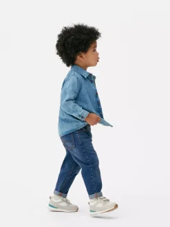 Jeansy z wywiniętą nogawką