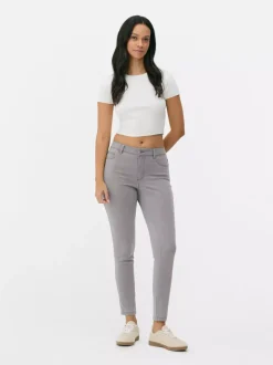 Jeansy ze średnim stanem o kroju skinny | standard