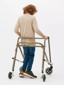 Jeansy ze sznurkiem w talii