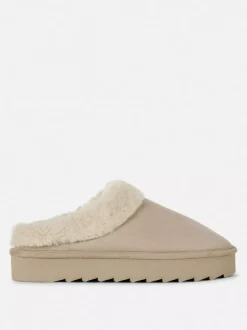 Kapcie bez pięty wyściełane sztucznym futrem