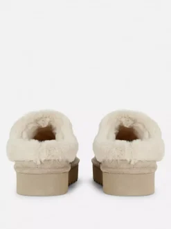 Kapcie bez pięty wyściełane sztucznym futrem