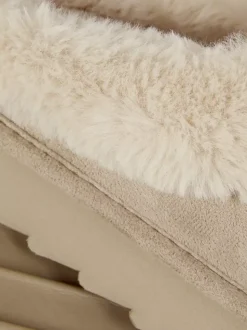 Kapcie bez pięty wyściełane sztucznym futrem