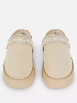 Kapcie typu chodaki z podszewką