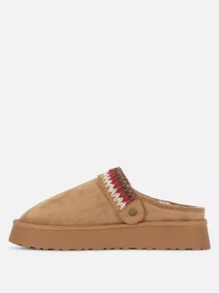 Kapcie typu chodaki z podszewką