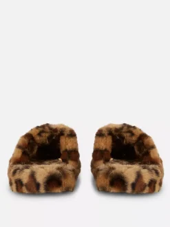 Kapcie z futerkiem i dwoma paskami