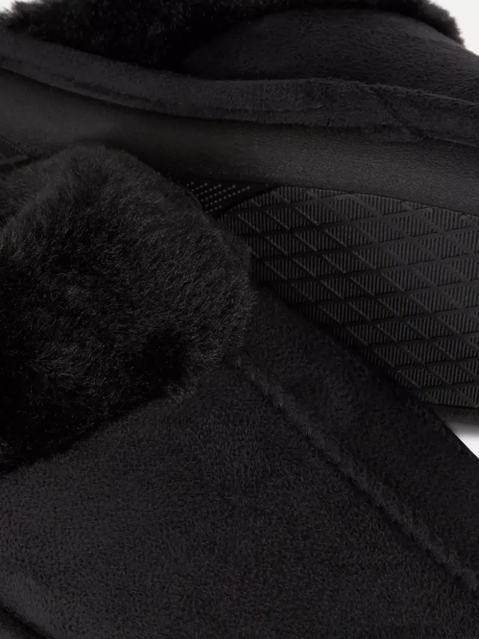 Kapcie ze sztucznego zamszu