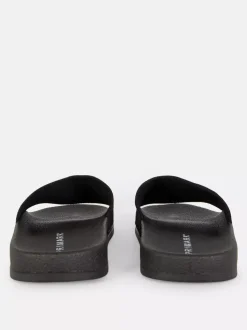 Klapki na basen z szydełkowym wzorem