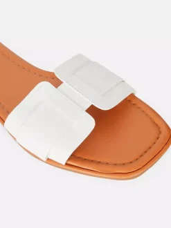 Klapki typu mule z plecionymi paskami