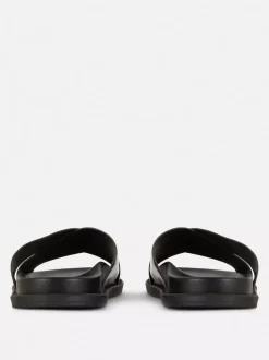 Klapki ze skrzyżowanymi paskami