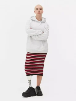 Klasyczna wkładana przez głowę bluza z kapturem