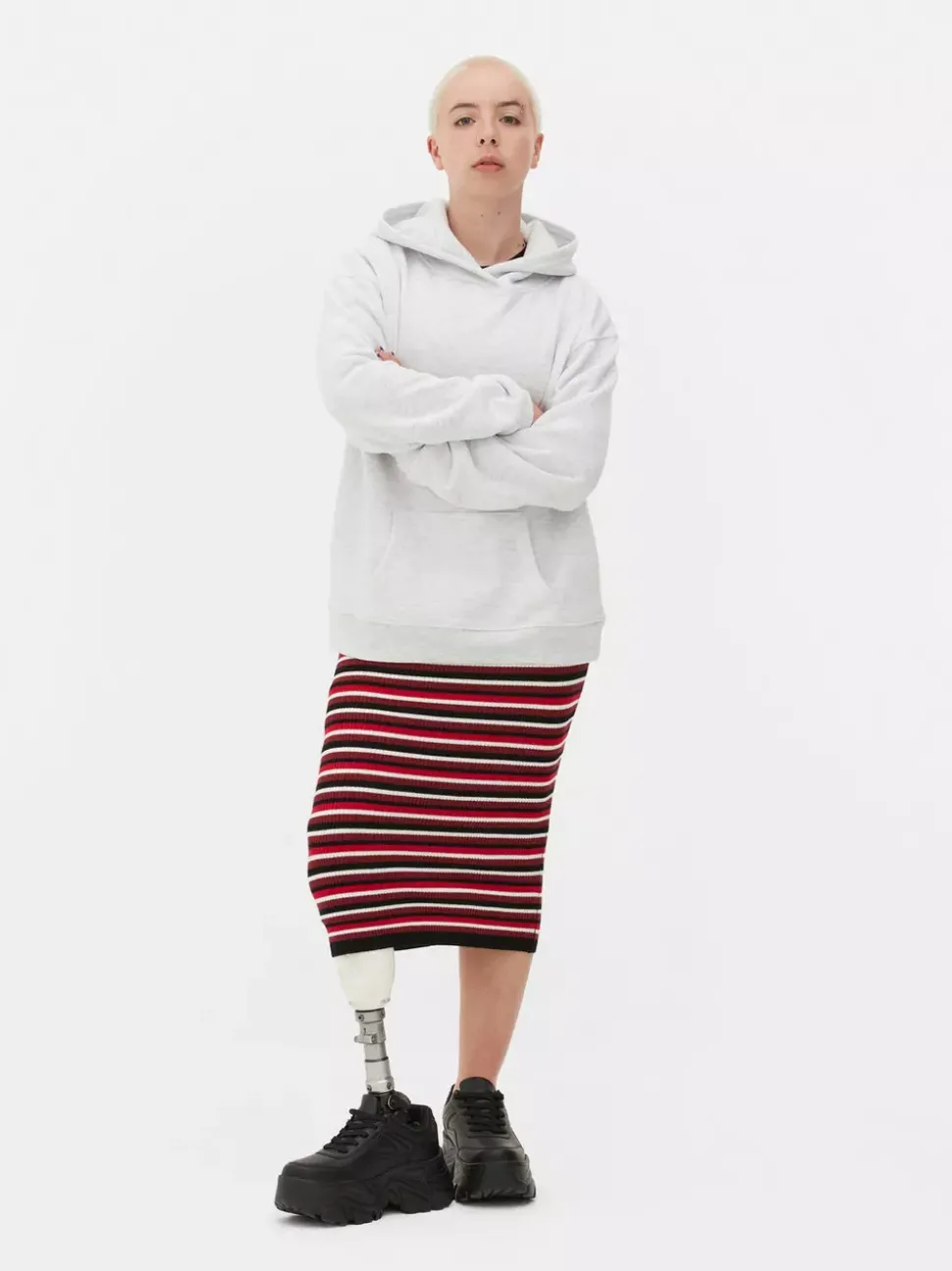 Klasyczna wkładana przez głowę bluza z kapturem