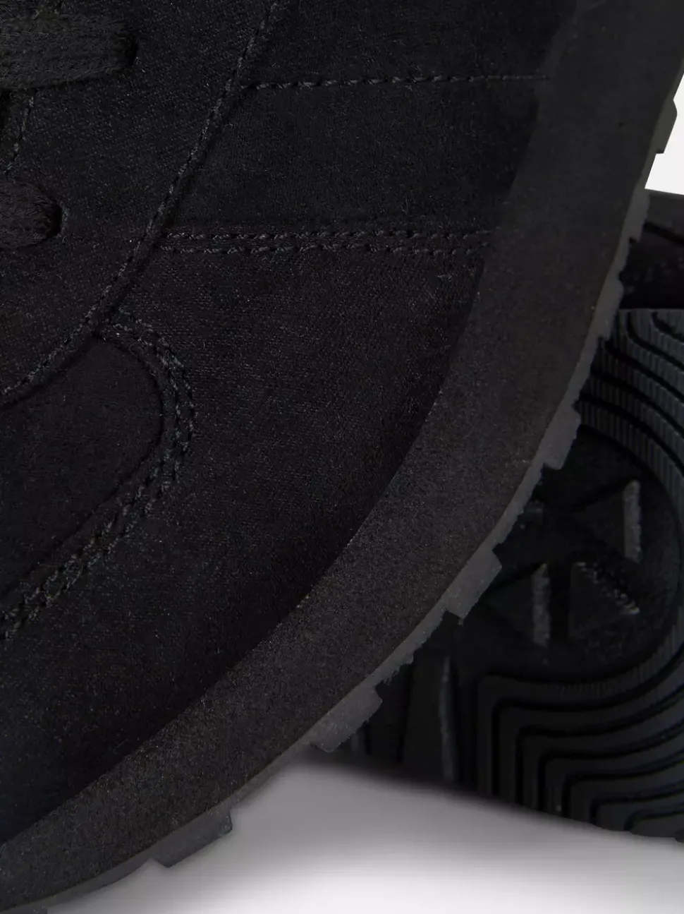 Klasyczne sznurowane buty sportowe