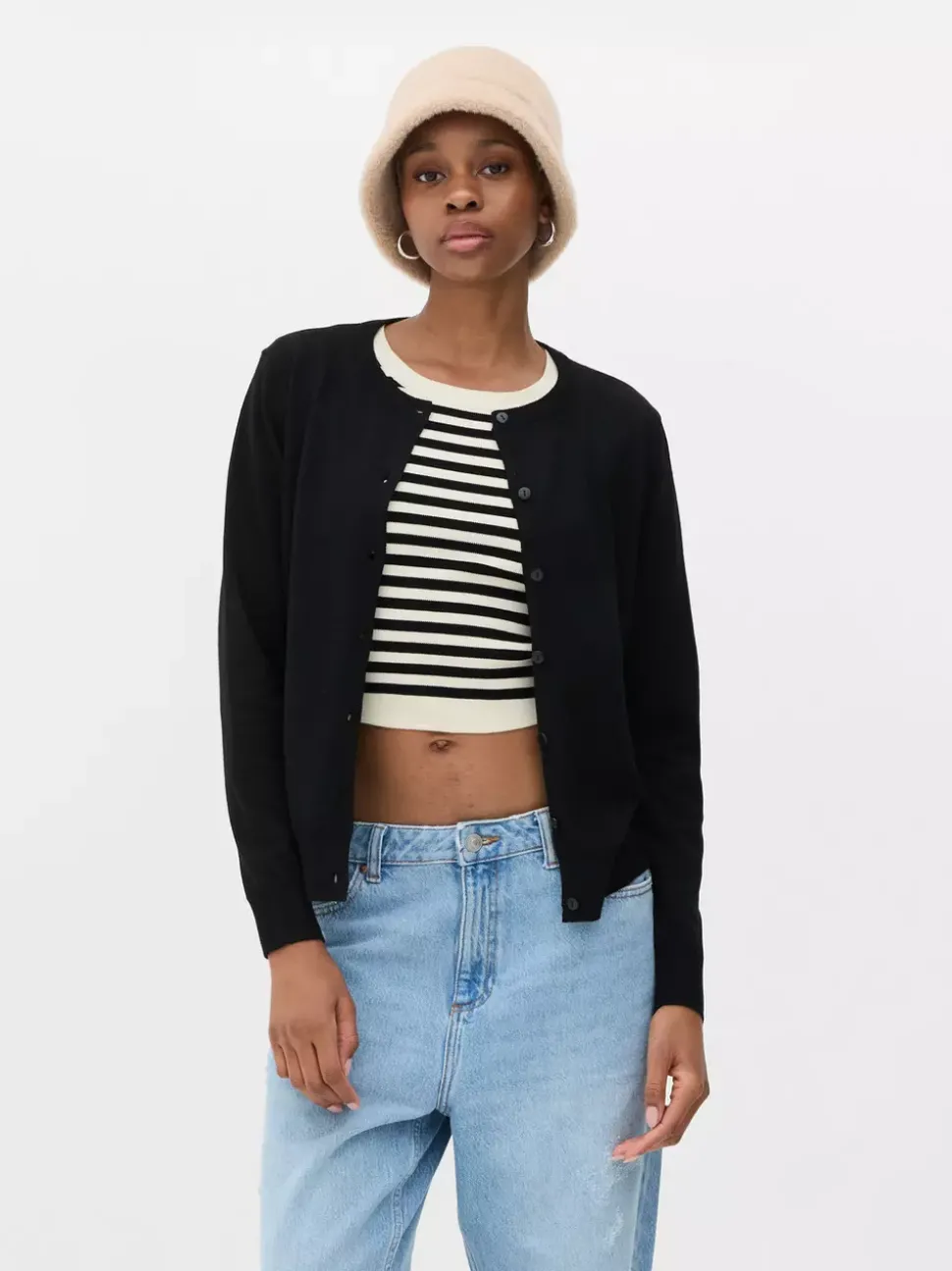 Klasyczny sweter rozpinany z okrągłym dekoltem