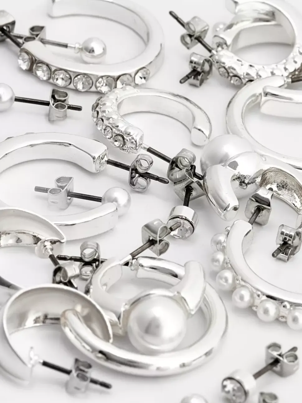 Kolczyki sztyfty i kolczyki koła, 9 par