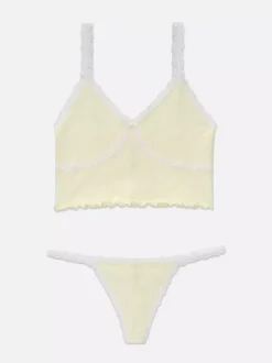 Komplet ażurowej bielizny z półgorsetem