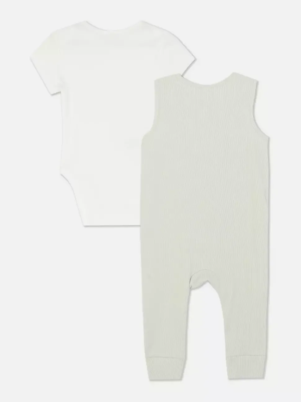 Komplet dla noworodka z ogrodniczkami z owieczką