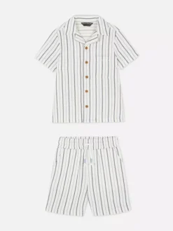 Komplet z dzianinową koszulą na guziki i szortami