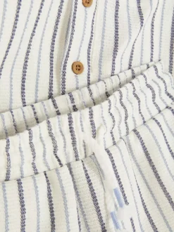 Komplet z dzianinową koszulą na guziki i szortami