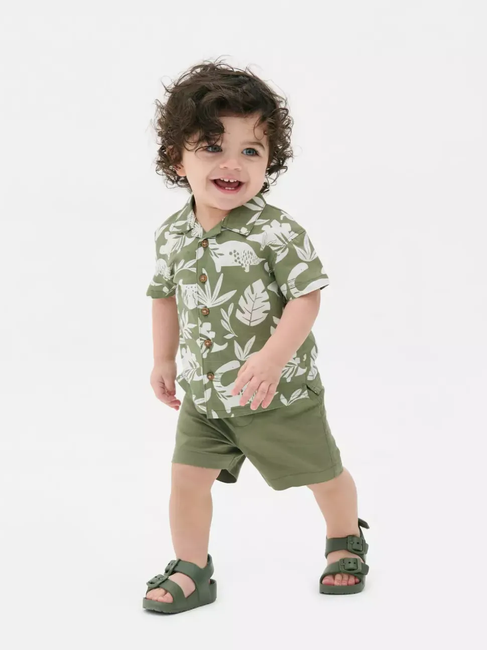 Komplet z koszulą z nadrukiem i szortami