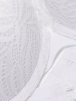 Koronkowy biustonosz typu maximiser o kroju bokserki