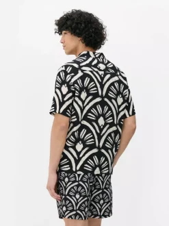 Koszula z krótkim rękawem i abstrakcyjnym wzorem