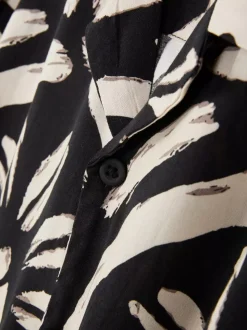 Koszula z krótkim rękawem i abstrakcyjnym wzorem