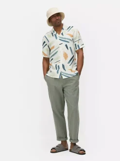 Koszula zapinana na guziki z abstrakcyjnym wzorem