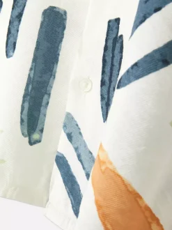 Koszula zapinana na guziki z abstrakcyjnym wzorem