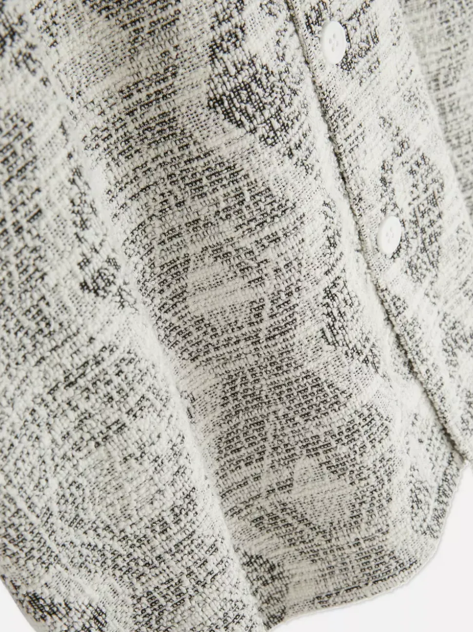 Koszula zapinana na guziki z geometrycznym wzorem