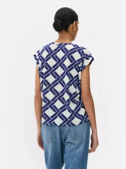 Koszulka z krótkim rękawem i ozdobnymi przeszyciami