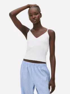 Krótka ażurowa koszulka na ramiączkach do spania