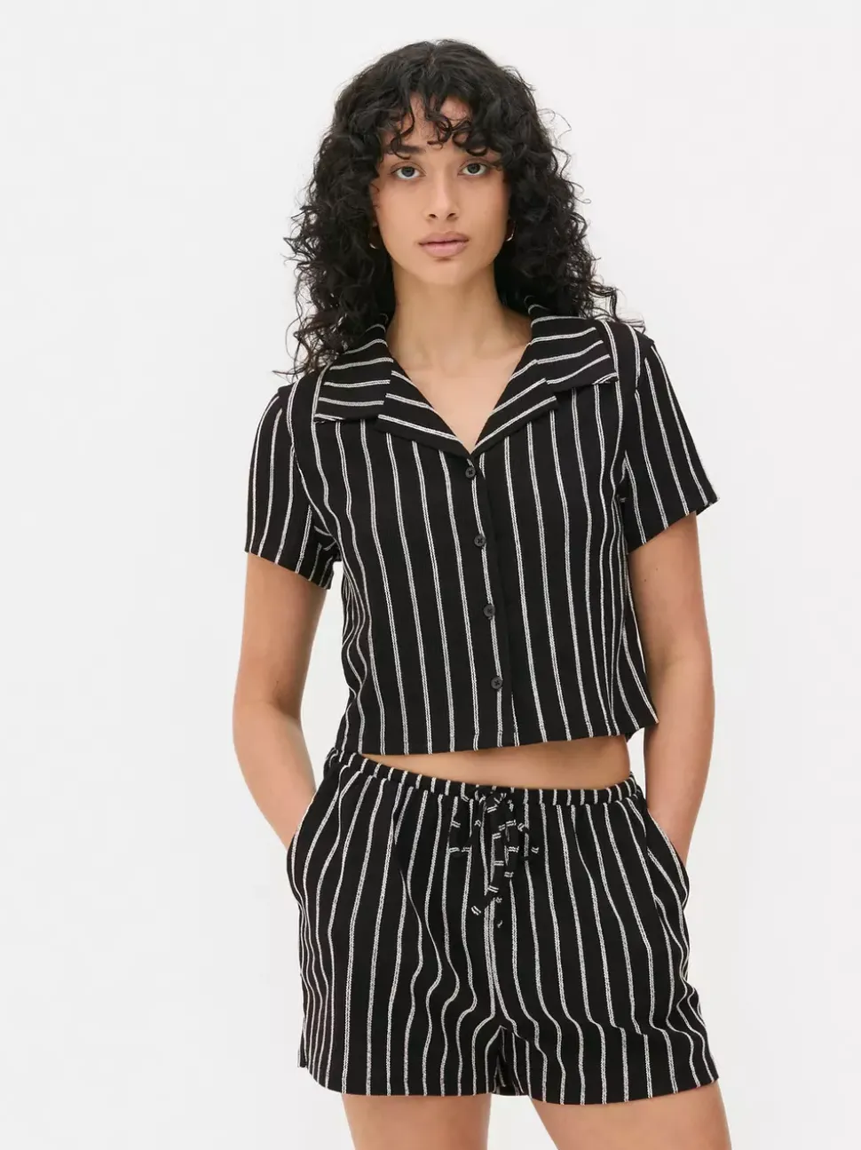 Krótka koszula w paski, część zestawu