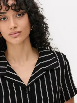 Krótka koszula w paski, część zestawu