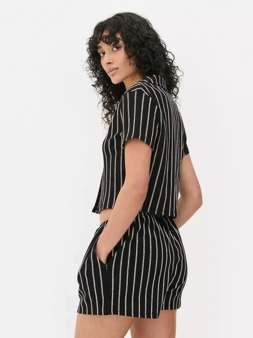Krótka koszula w paski, część zestawu