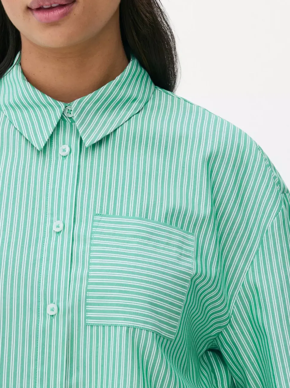 Krótka koszula z naszywaną kieszenią