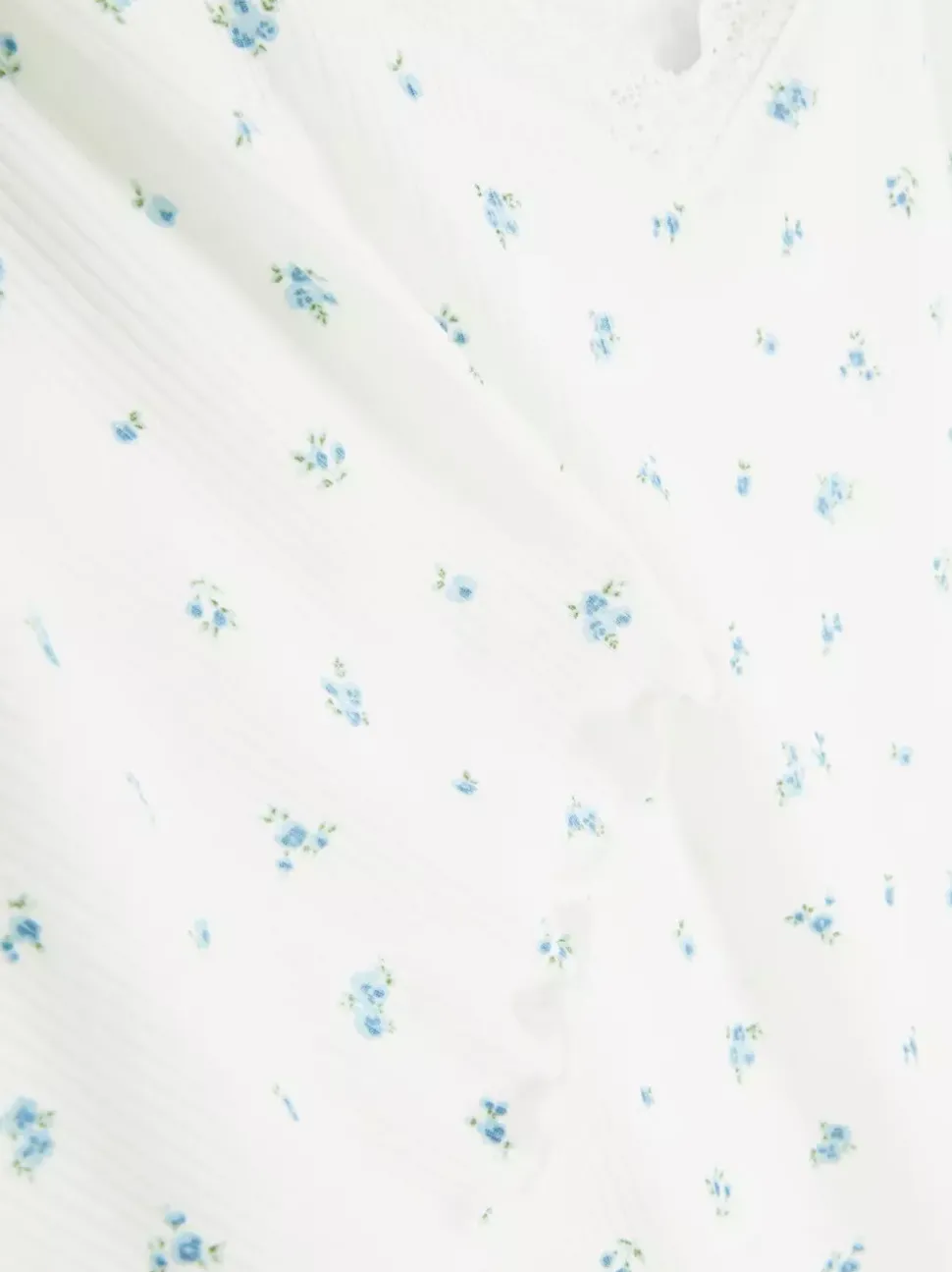 Krótka piżama z koronkowym wykończeniem