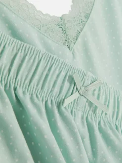 Krótka piżama z koronkowym wykończeniem