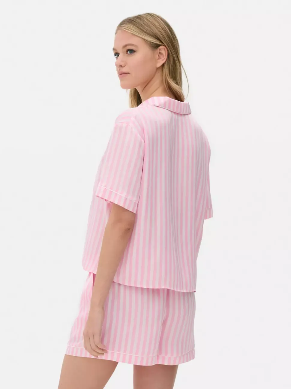 Krótka satynowa piżama